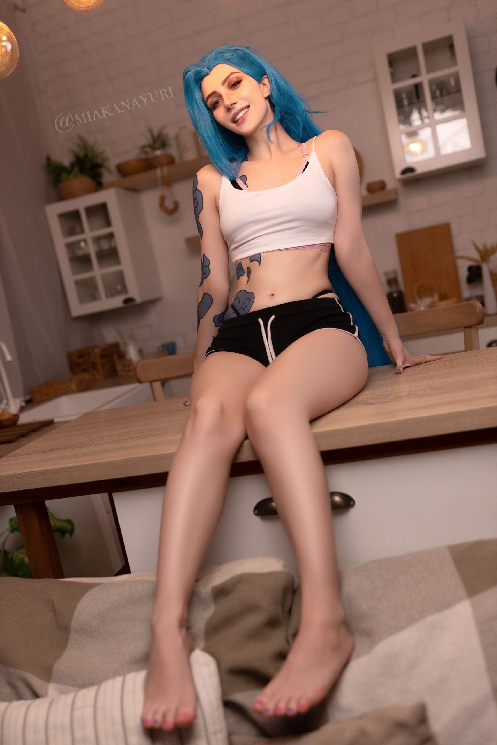 Косплей на Джинкс из League of Legends и «Аркейна». Косплеер: Miakanayuri. Источник: vk.com/miakanayuricosplayer