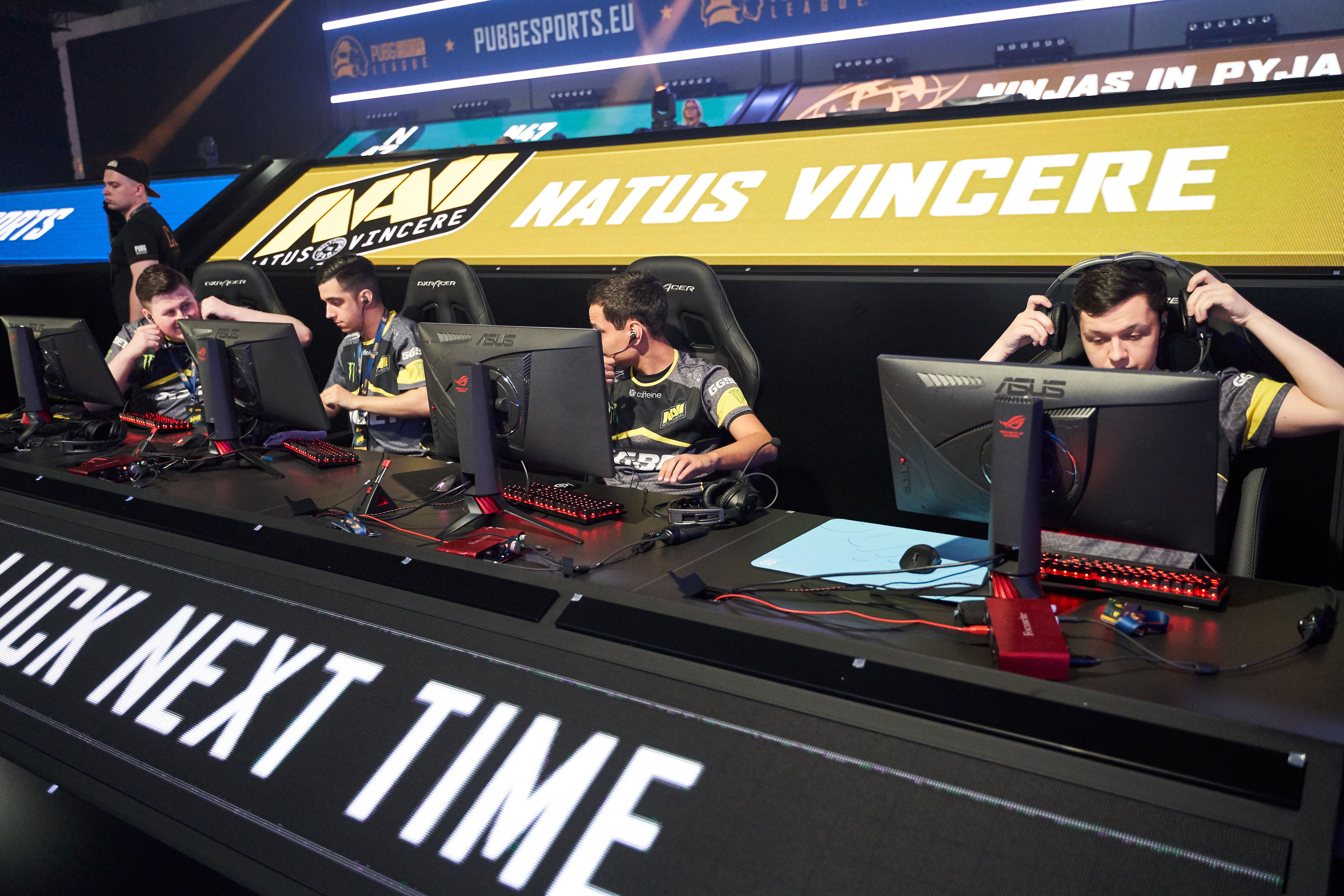 Первые недели нави находились на последнем месте по очкам на карте Санок, не смотря на доминацию в лиге в общем