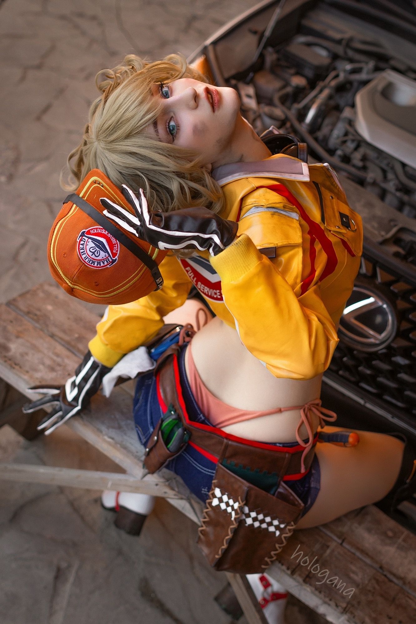 Сексуальный косплей на автомеханика Синди из Final Fantasy XV. Косплеер: hologana. Источник: vk.com/publichologana