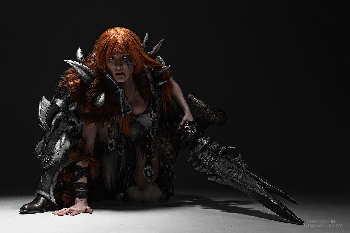 Barbarian. Diablo III. Косплеер: Катя Смирнова. Фотограф: Николай Жаров. Источник: vk.com/nikolay_photogroup