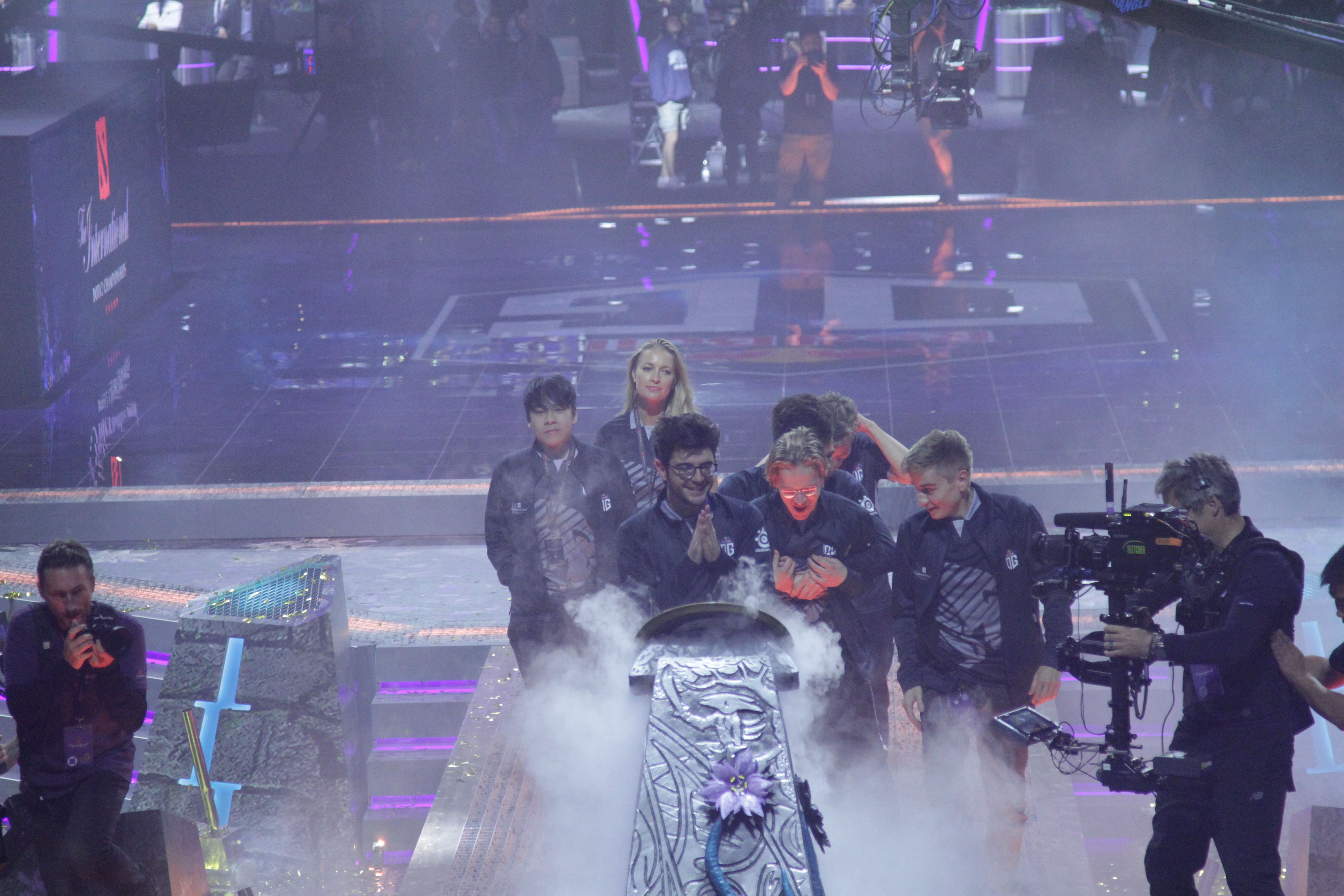 Ceb поднимает Aegis of Champions