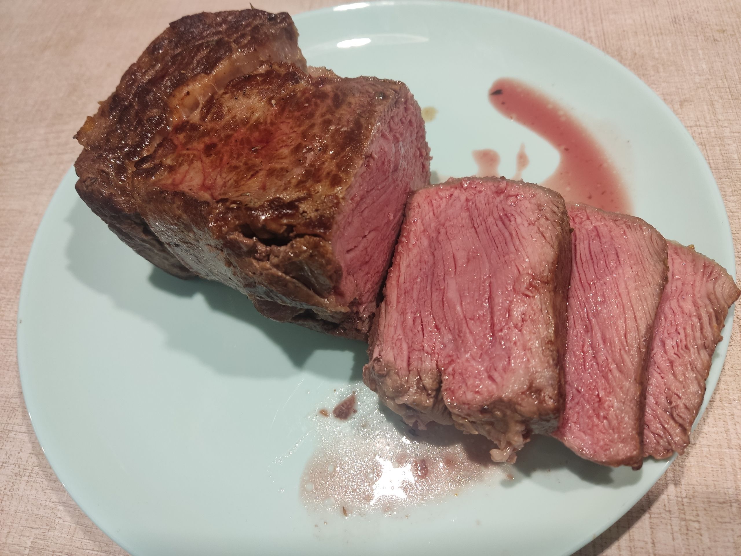 Вот таким получилось мясо. «Кровь» на месте.