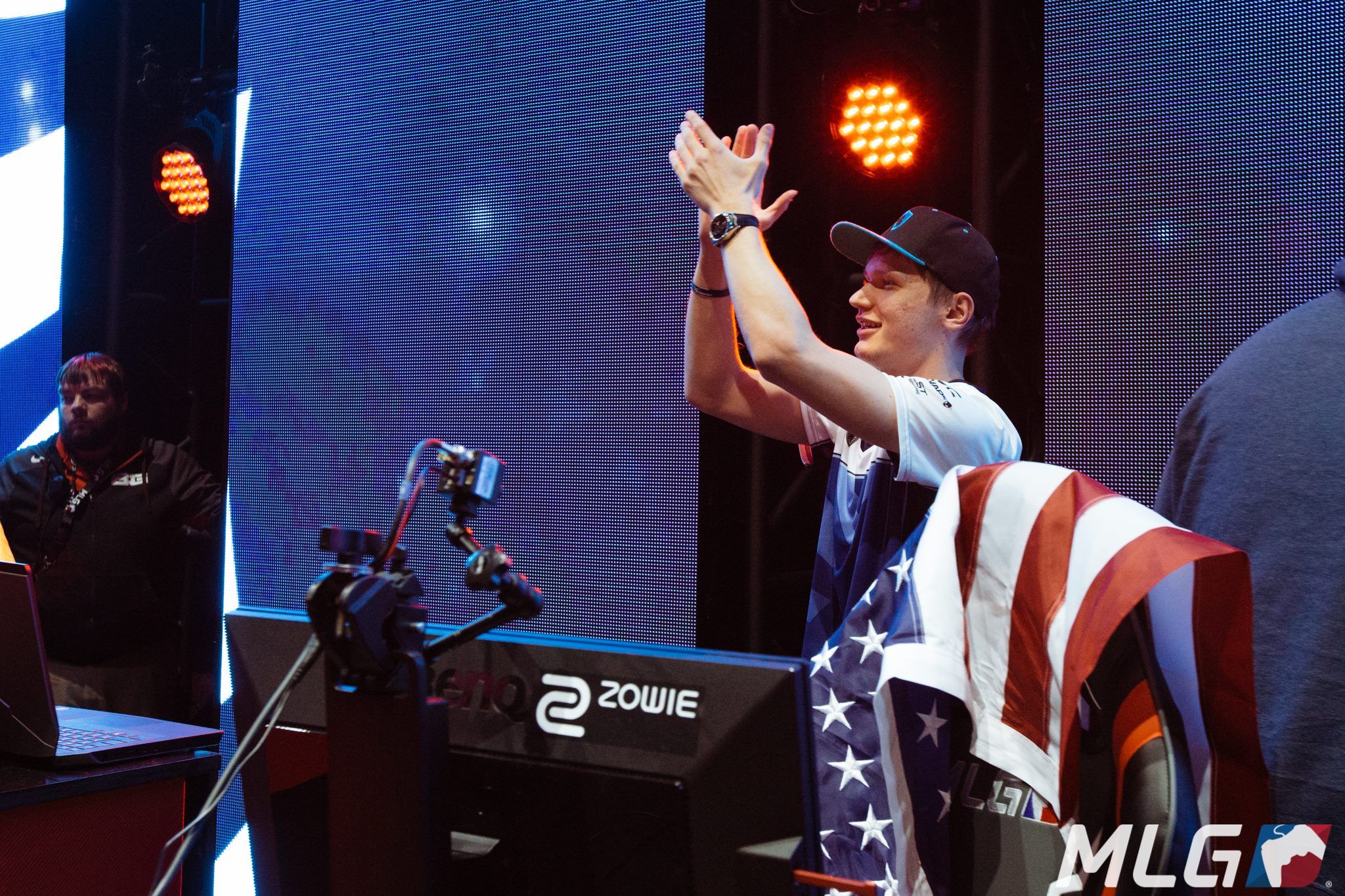 И s1mple такой молодой… | Фото: MLG