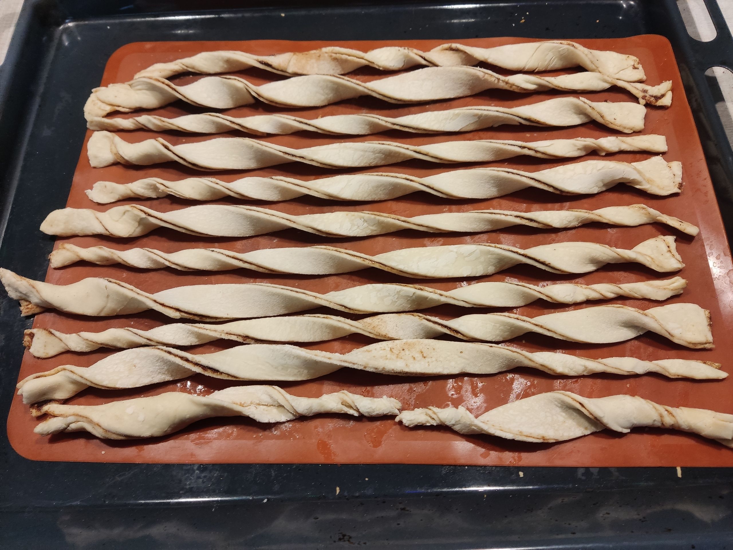 Новый, новый, новый, новый год
Все мечты исполнит!
Новый, новый, новый, новый год
Мы на год запомним!