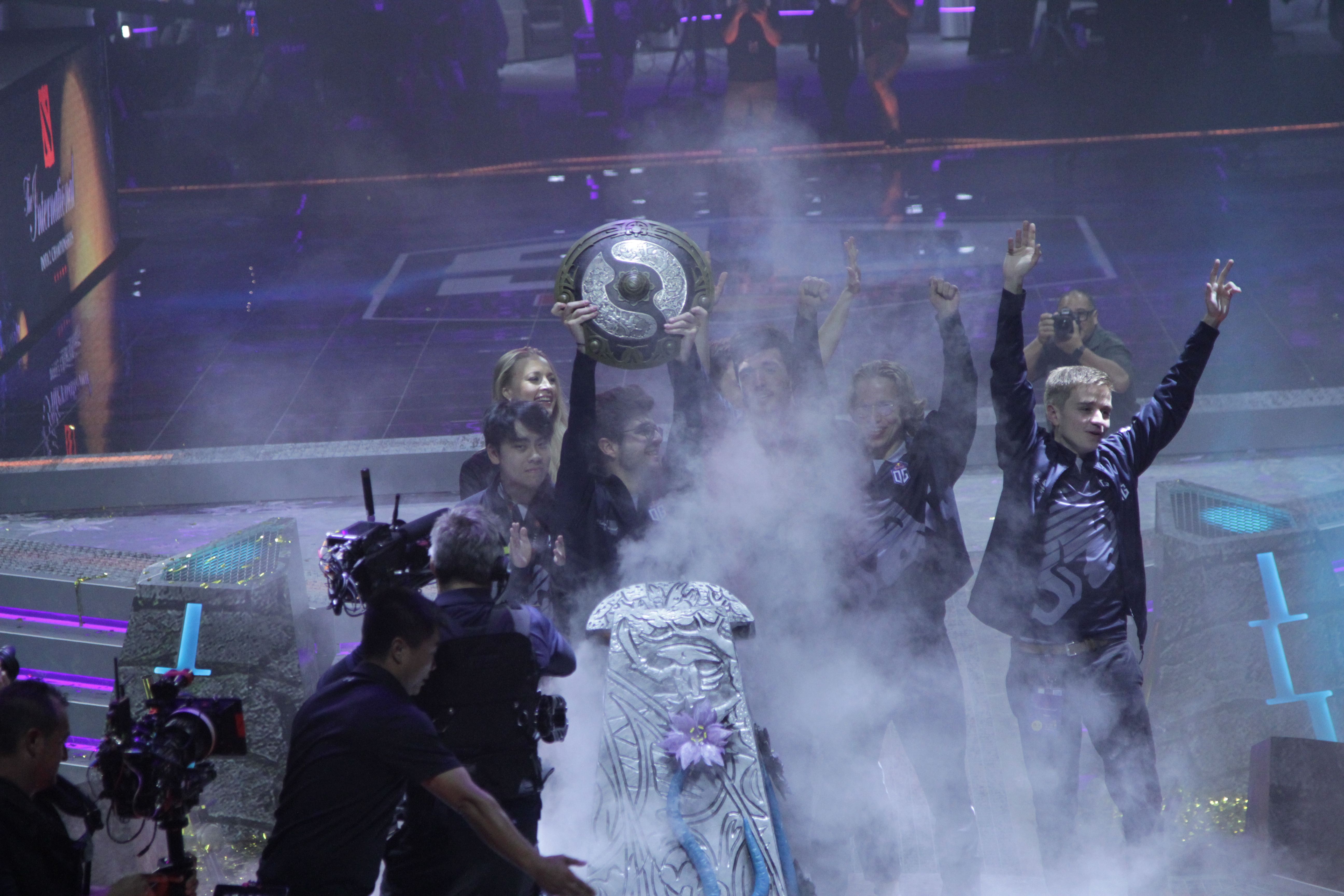 Ceb поднимает Aegis of Champions