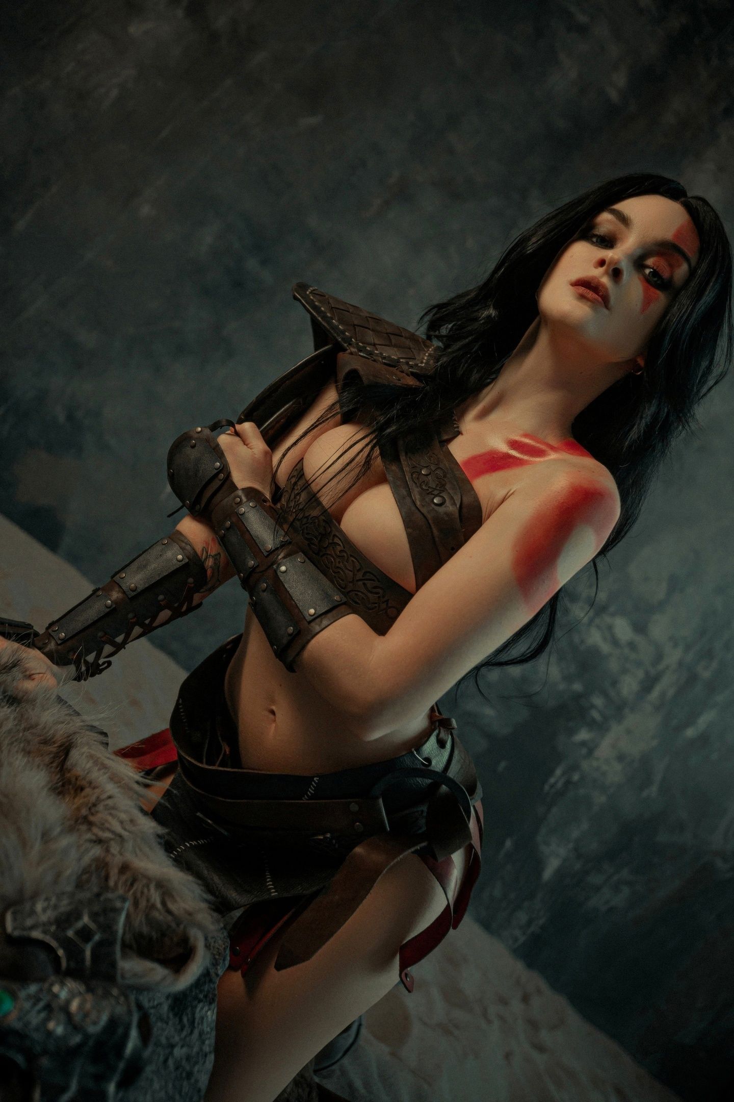 Женская версия Кратоса из God of War. Косплеер: София KATSSBY Летяго. Источник фотографии: vk.com/katssby