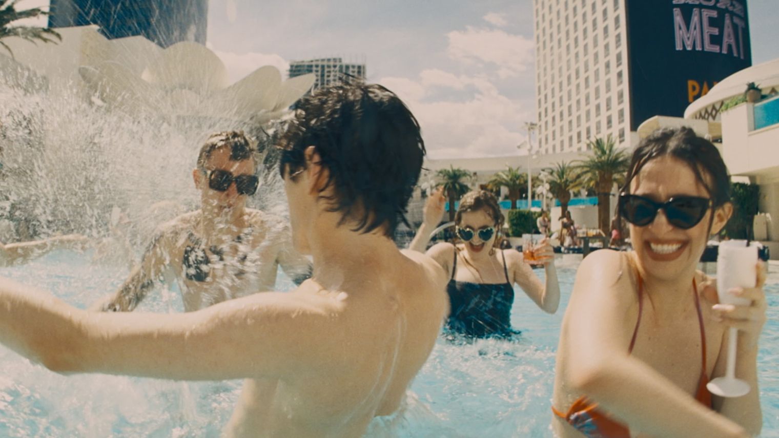 Кадр из фильма «Анора»