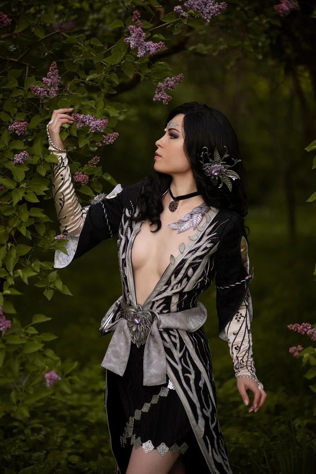 Косплей на Йеннифэр из Венгерберга из игры The Witcher 3: Wild Hunt. Косплеер: Lizhen cosplay. Источник: reddit