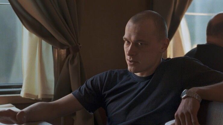 Юра Борисов на кадре из фильма «Купе номер 6»