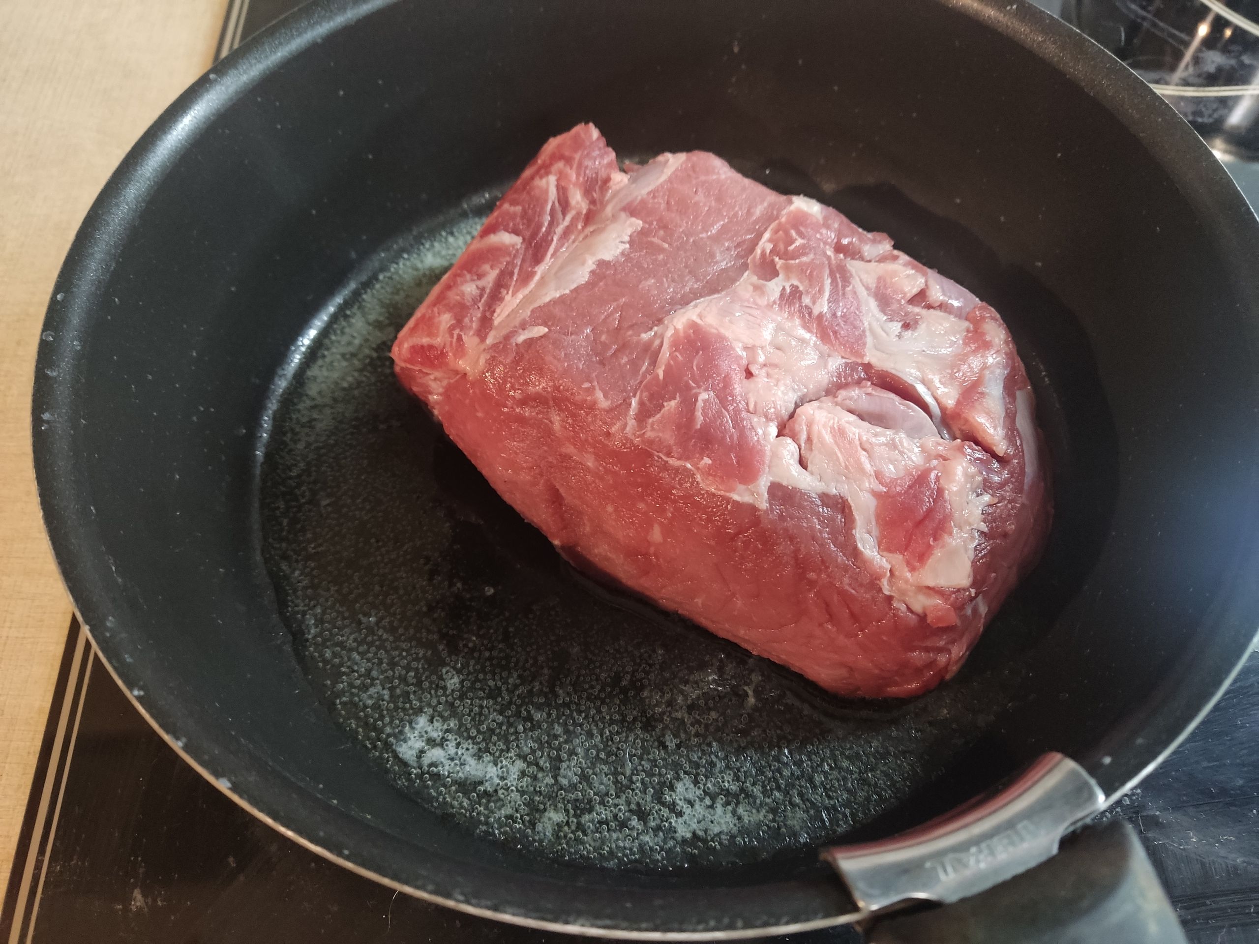 Я заказал 1 кг говядины. При сборке вес уменьшился до 800 г. Мне привезли больше 2 кг. Заплатил я только за 800 г. Меня до сих пор не схватили.