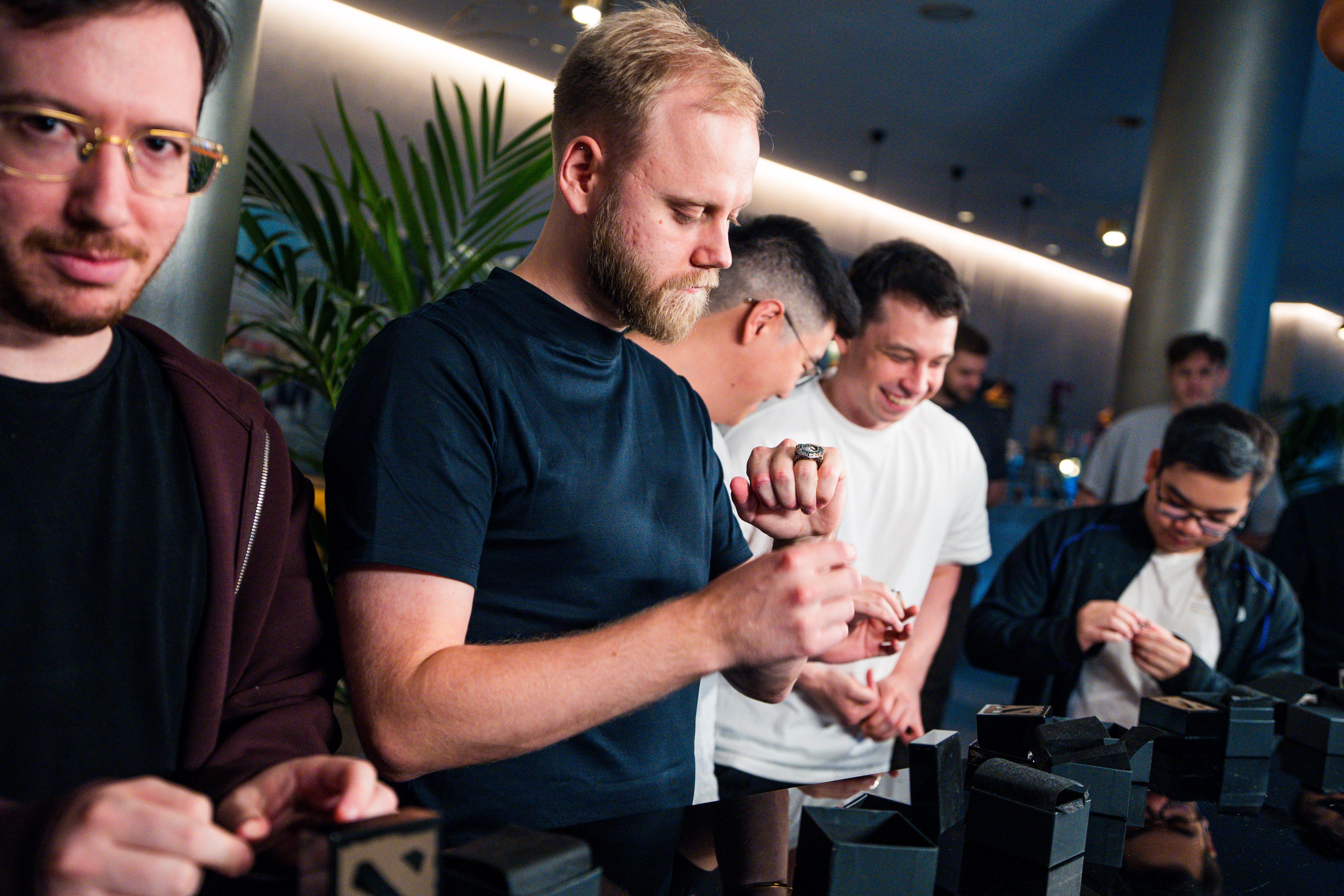 Team Liquid с чемпионскими перстнями. Источник: аккаунт The International в X