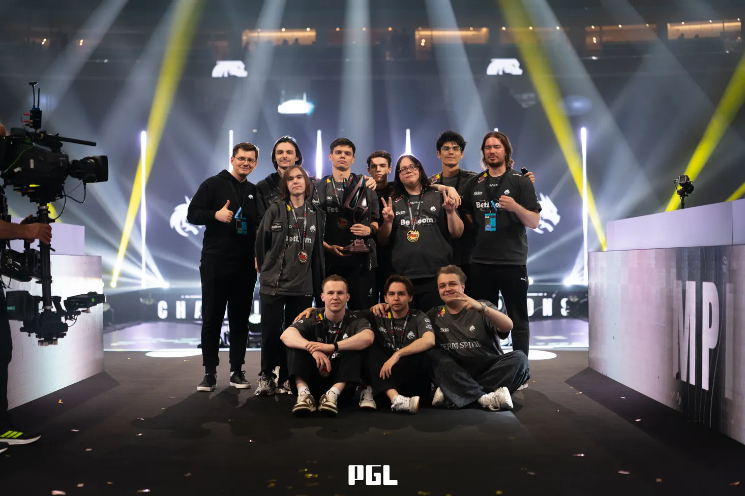 Team Spirit с трофеем PGL Astana 2026 | Фото: PGL