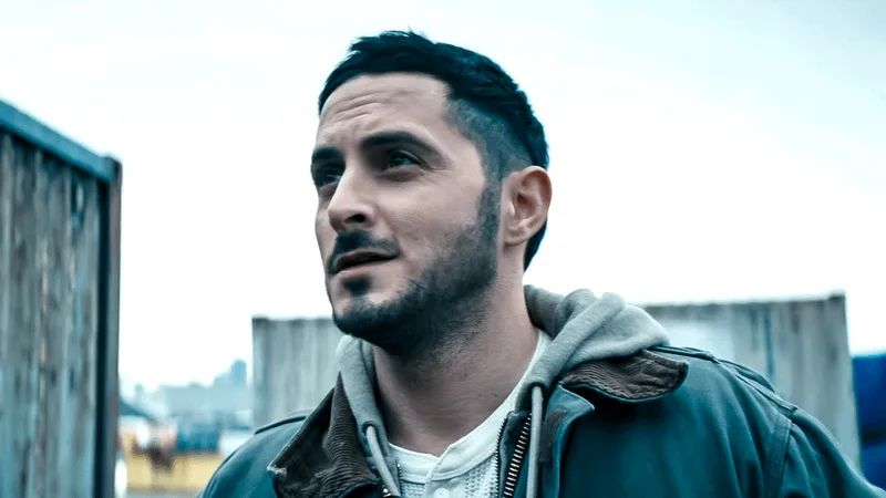 Француз. Кадр из сериала «Пацаны»