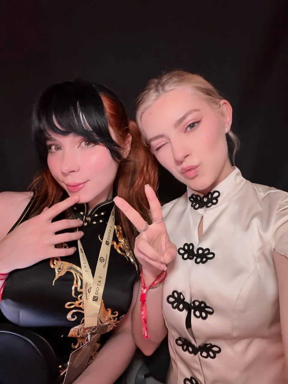 Eva Elfie и Sweety Fox на TI15 | Источник: канал Eva Elfie в Telegram