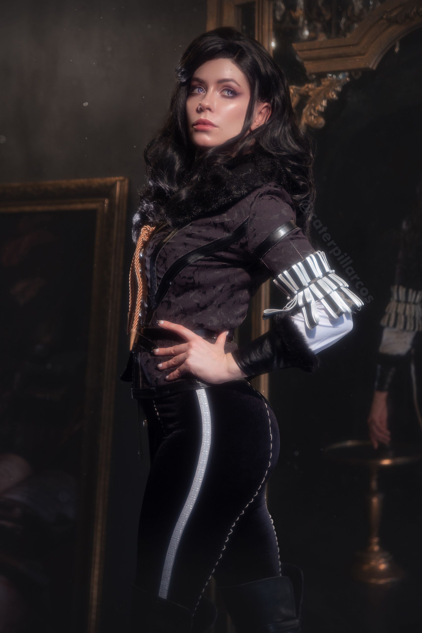 Косплей на Йеннифэр из Венгерберга — вселенная «Ведьмака». Косплеер: Caterpillar Cosplay во «ВКонтакте». Источник: vk.ru/club186017033