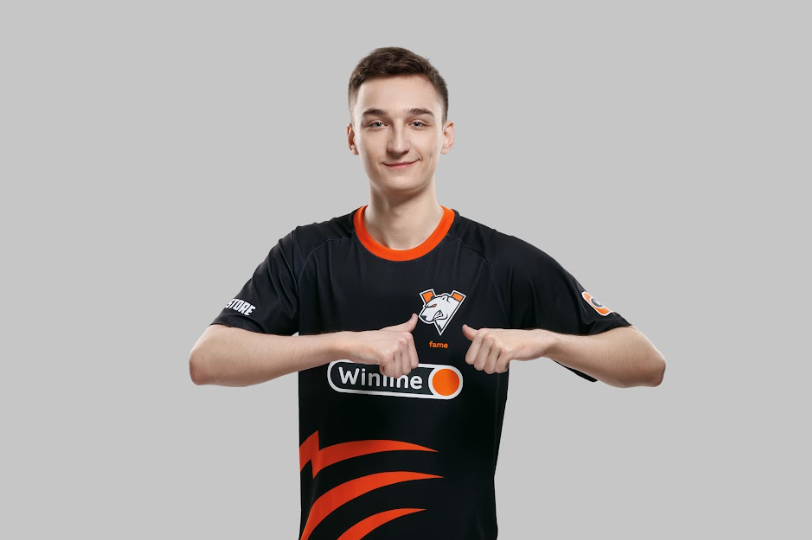 Fame — один из студентов «Синергии»