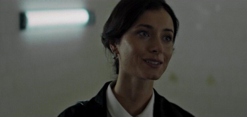 Журналистка Алёна Синельникова, кадр из сериала «Тень Чикатило»