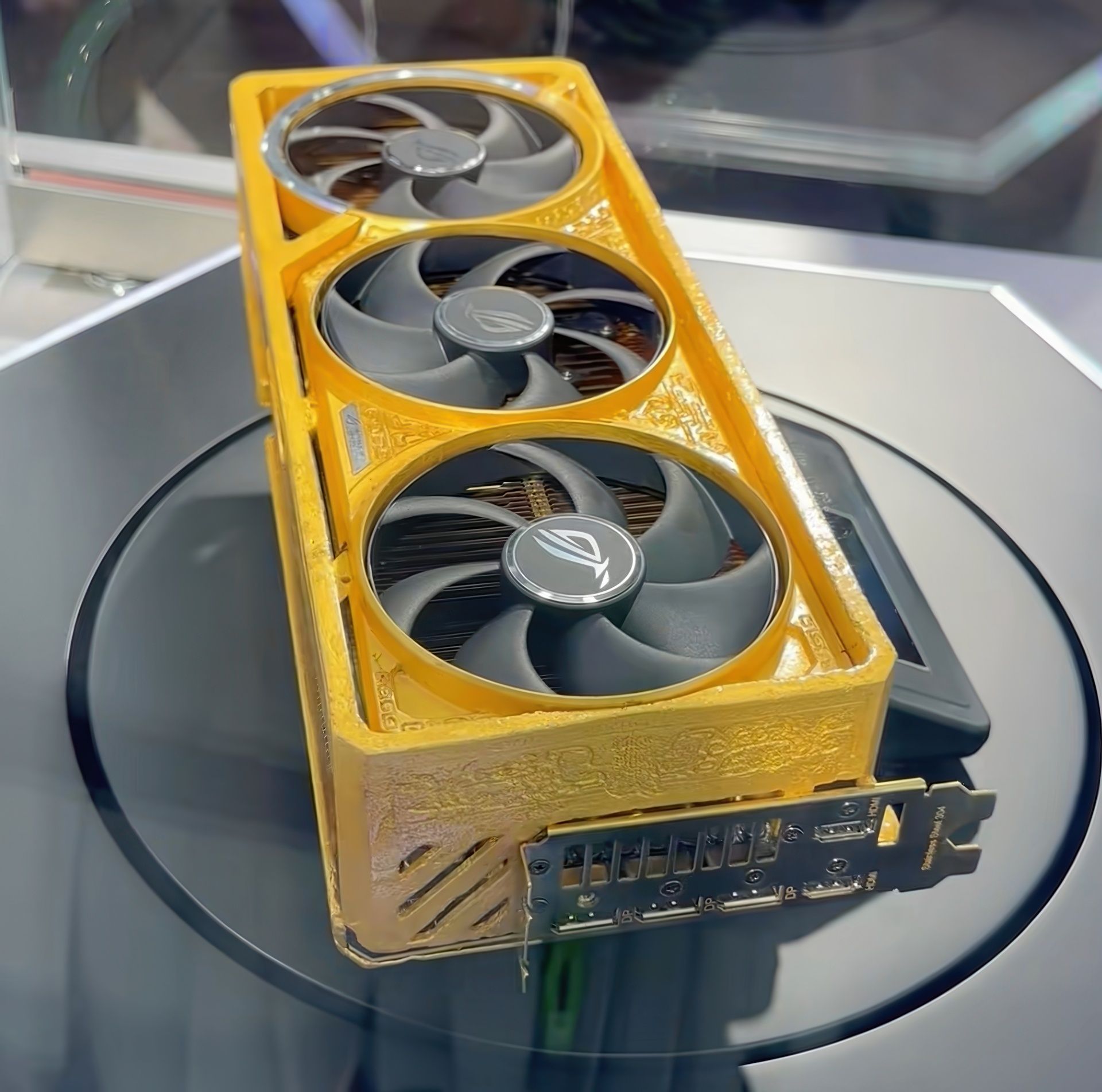 Полностью золотая видеокарта ASUS GeForce RTX 5090 ROG Astral (Real) Gold Edition | Источник: VideoCardz