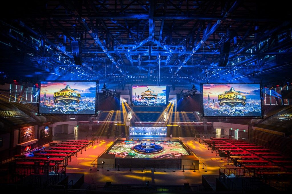 Как выглядит сцена со зрительских мест. Фото: Blizzard Entertainment