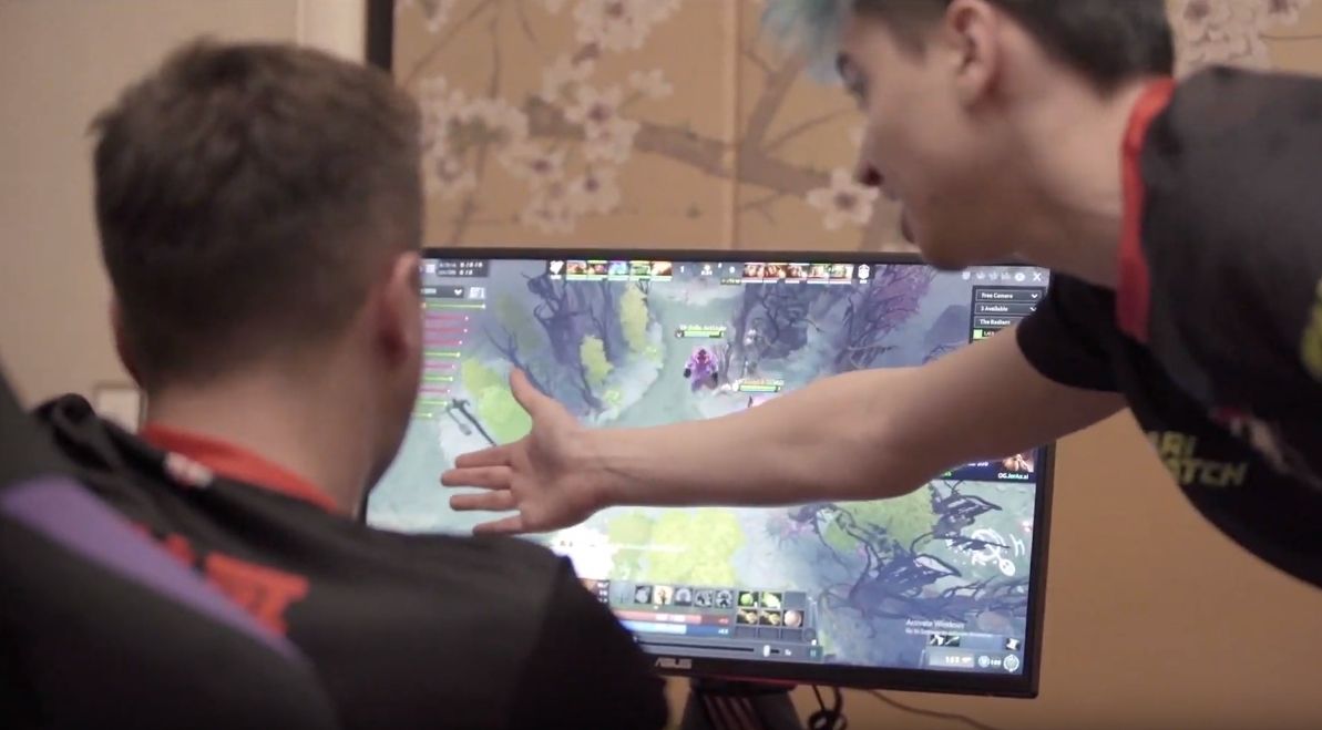 Кадр из документального фильма Virtus.pro