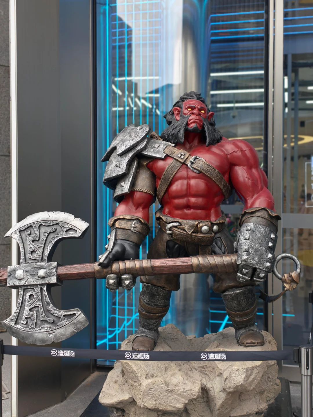 Статуя Axe в Китае | Источник: reddit.com