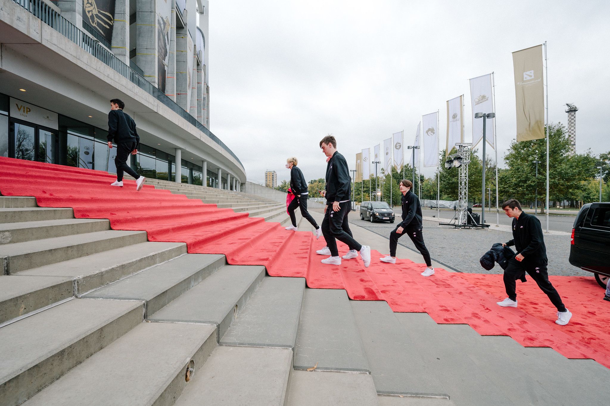 Прибытие команд на арену The International 2021. Фото: Valve. Источник: flickr.com