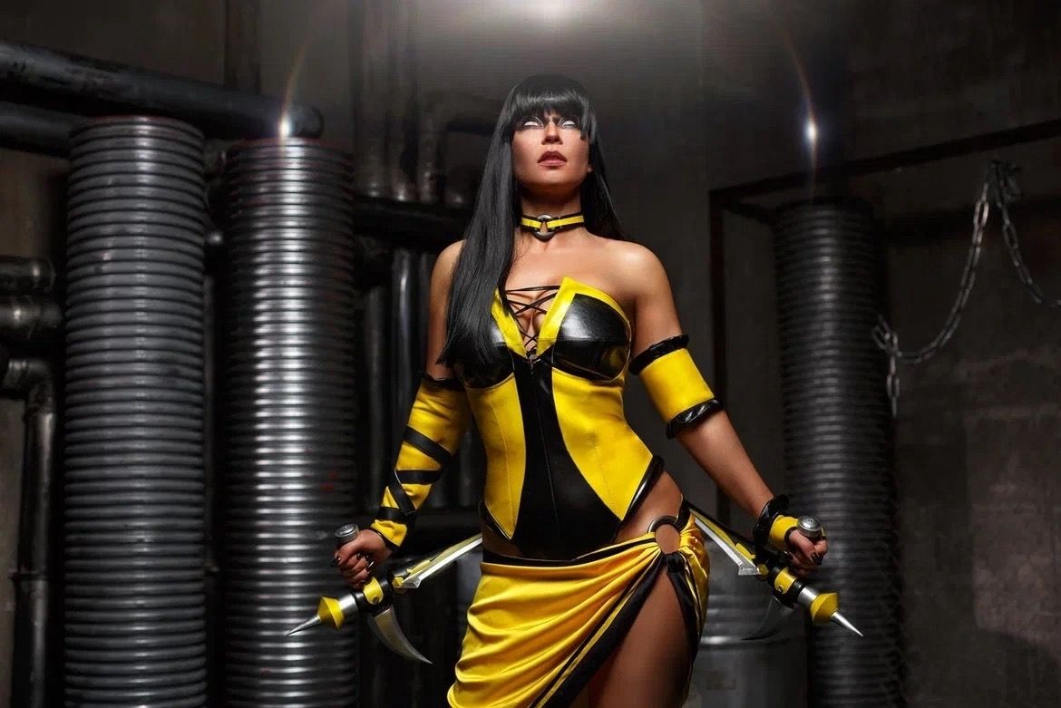 Косплей на Таню из Mortal Kombat. Косплеер: Анна Шаховская. Фотограф: VESANIA. Источник: vk.com/club210125813 