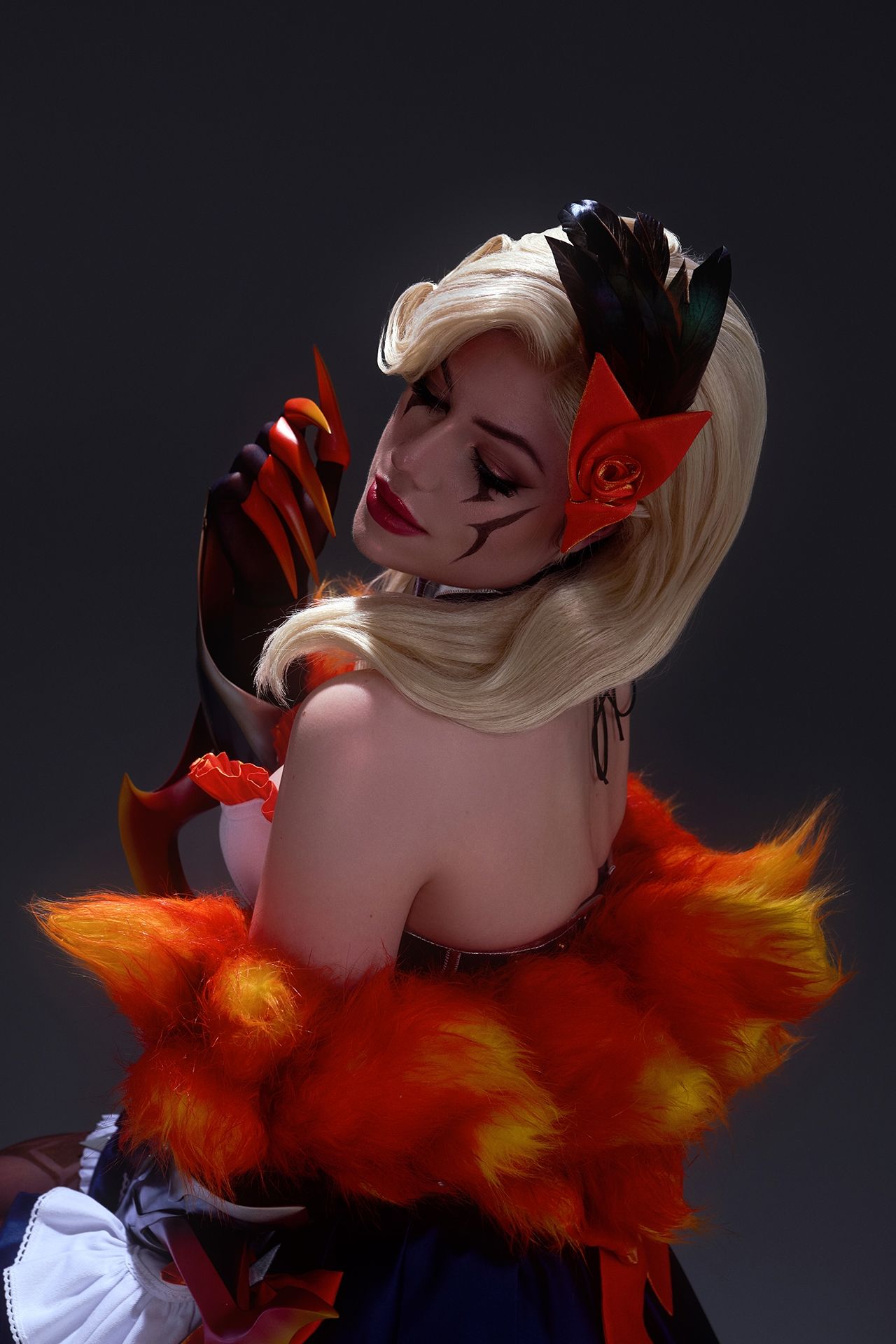 Косплей на скин Ковбой Эвелинн из LoL. Косплеер: KamikoZero. Фотограф: CHATSKYPHOTO. Источник: vk.com/kamikozerocosplay