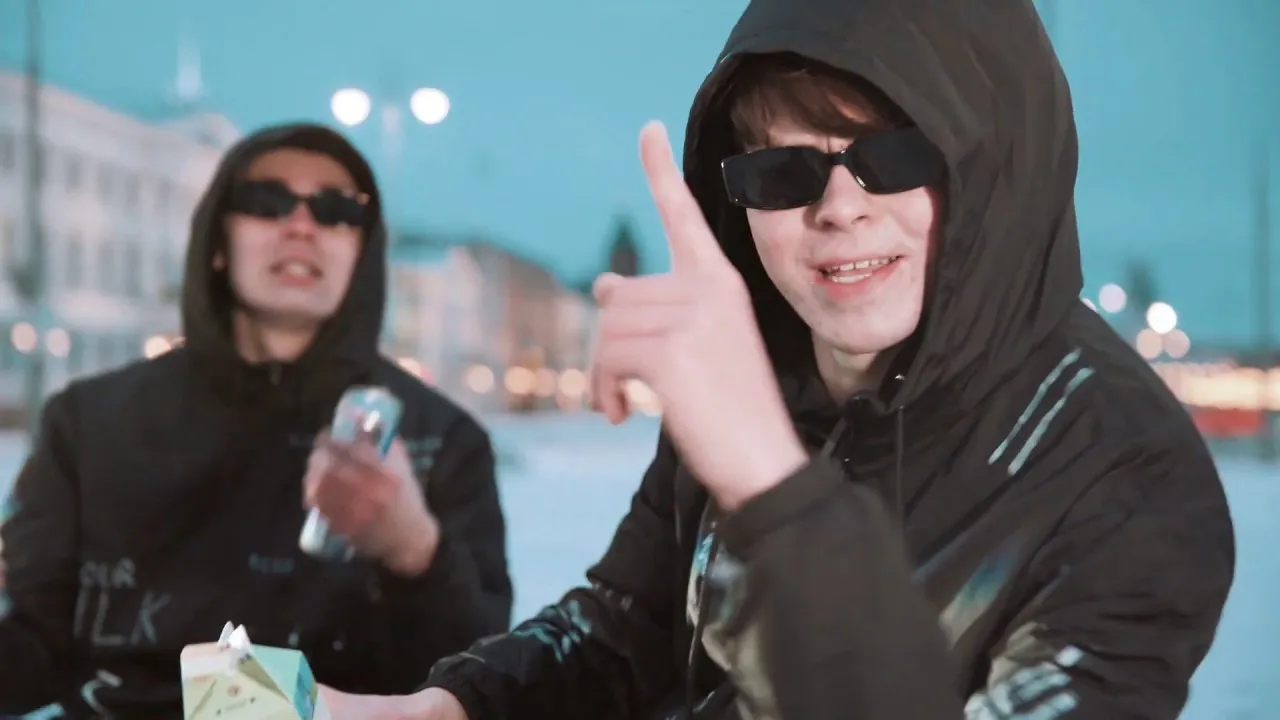 Авторы песни EZ4ENCE — скриншот из клипа