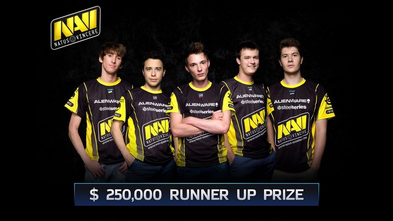 Слева направо: Dendi, LighTofHeaveN, ARS-ART, XBOCT и Puppey.