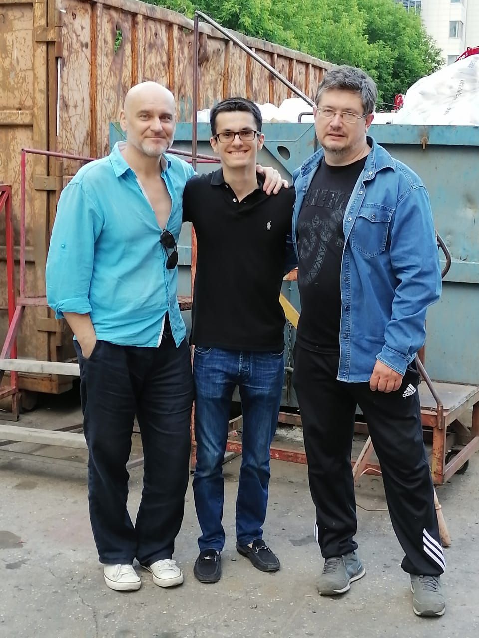 Святослав Чирков (слева), Всеволод Кузнецов (справа) и какой-то пацан (я)
