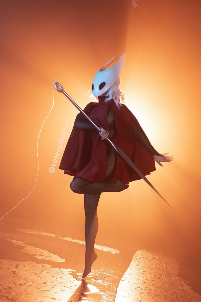 Косплей на Хорнет из Hollow Knight: Silksong. Косплеер: Caterpillar. Источник: t.me/caterpillar_cos/1920