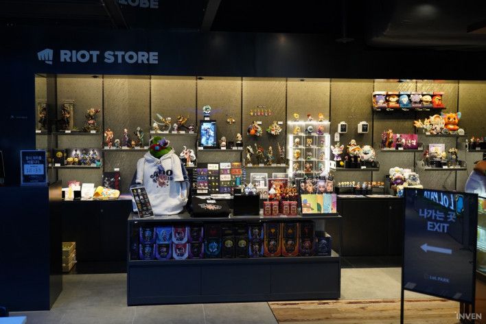 Фирменный магазин лиги | Изображение: Inven Global