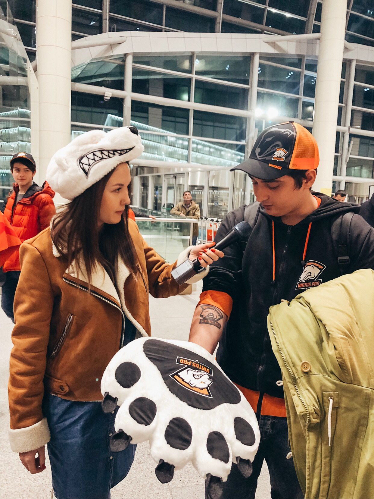 Парень забился, а через пару месяцев сменили лого :(