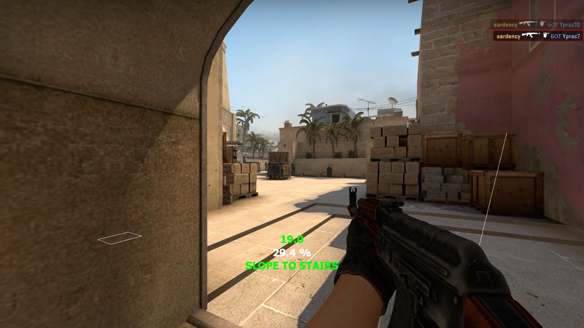 Здесь мы видим ботов в достаточно стандартных позициях. Белой линией изображается наш путь, а белым квадратом — местонахождение бота.