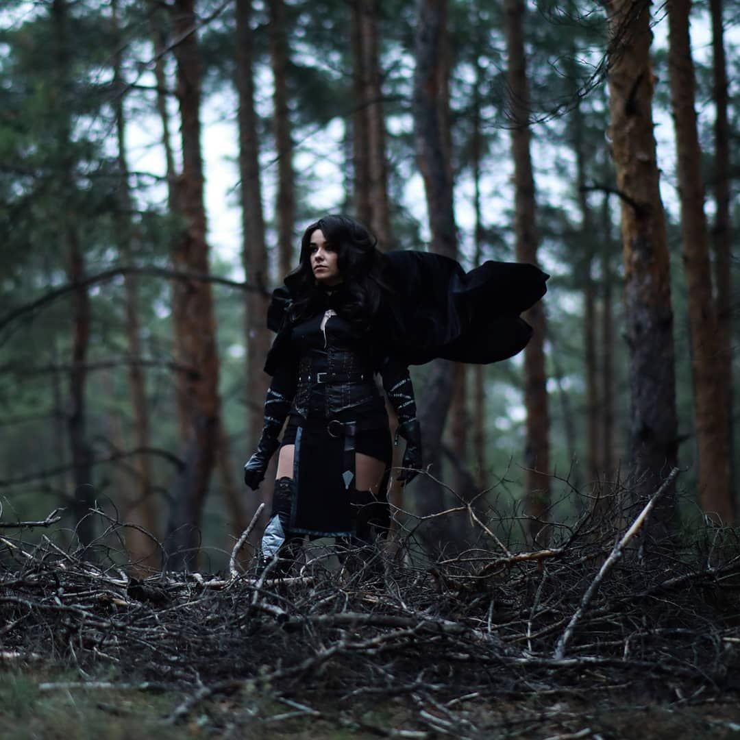 Косплей на Йеннифэр из Венгерберга. Фэндом: The Witcher. Фотограф: stasgubkin. Косплеер: Дарья Соломончук. Источник: instagram.com/dayhazzza