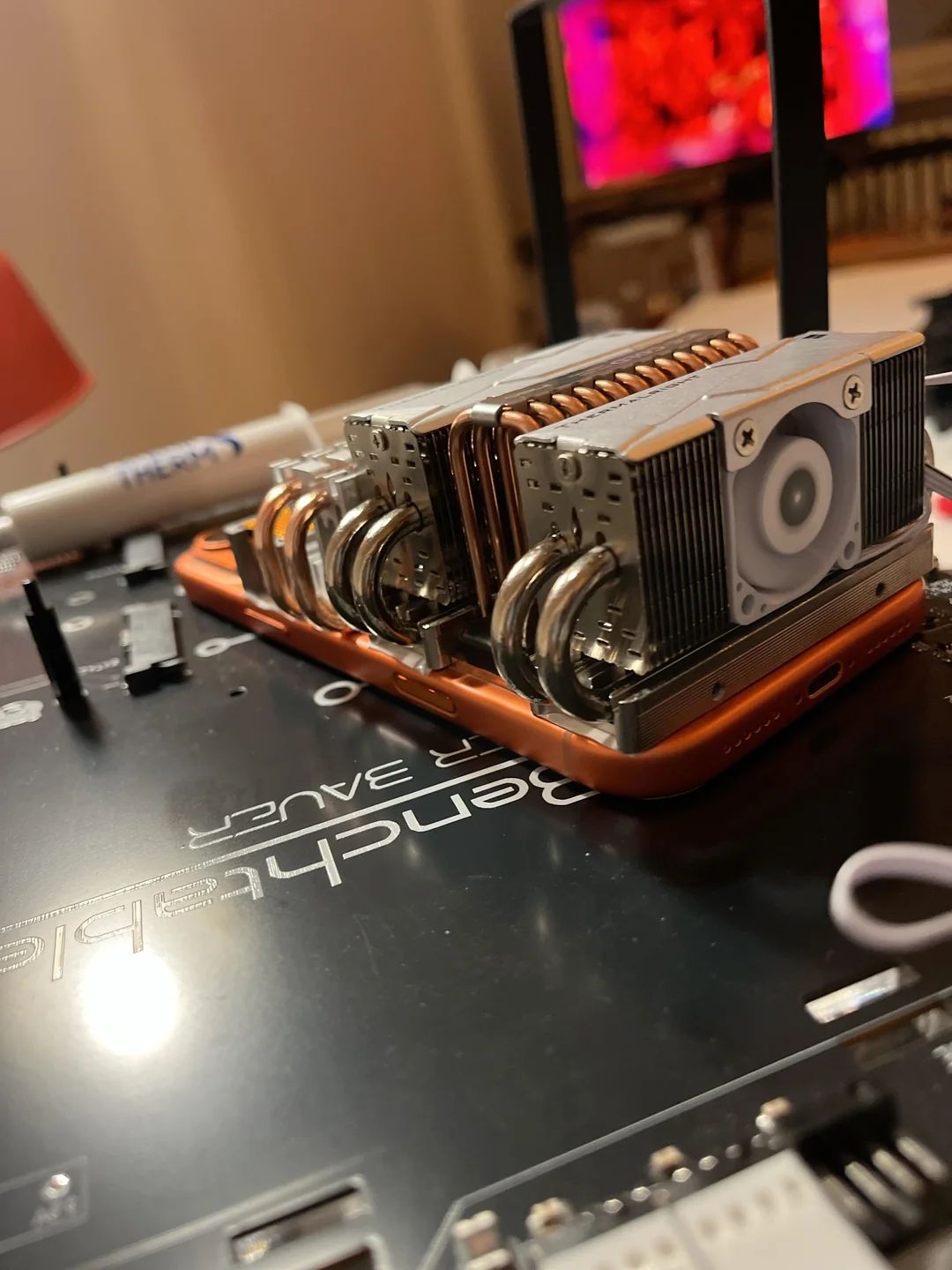 IPhone 17 Pro с внешними радиаторами от SSD | Источник: reddit