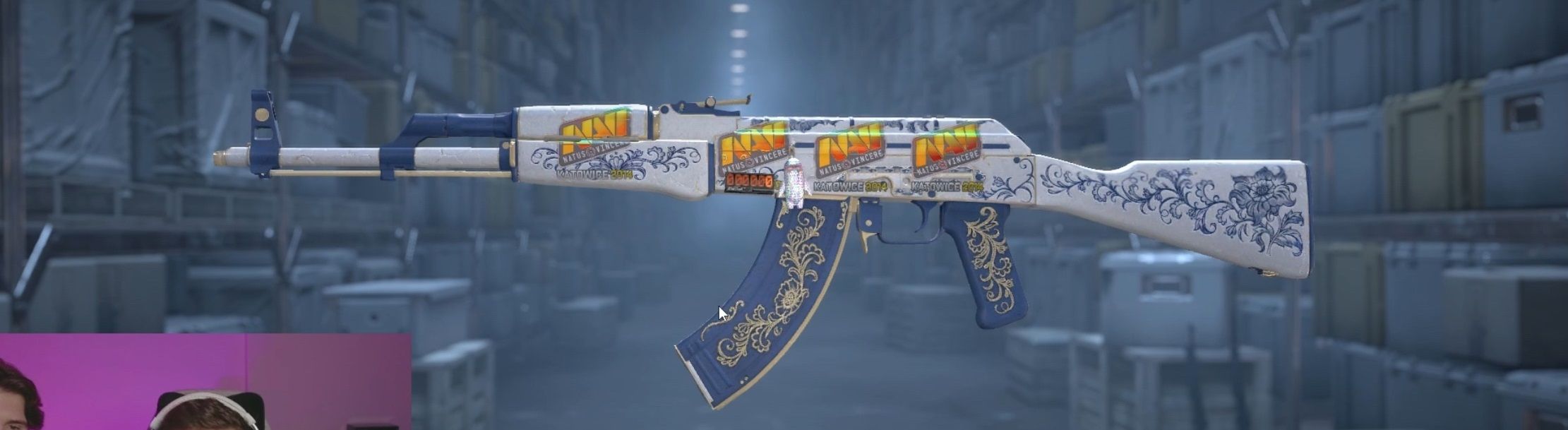 AK-47 | Inheritance («Наследство») со счётчиком StatTrak и стикерами NAVI, скрафченный Evelone | Скриншот: стрим Evelone