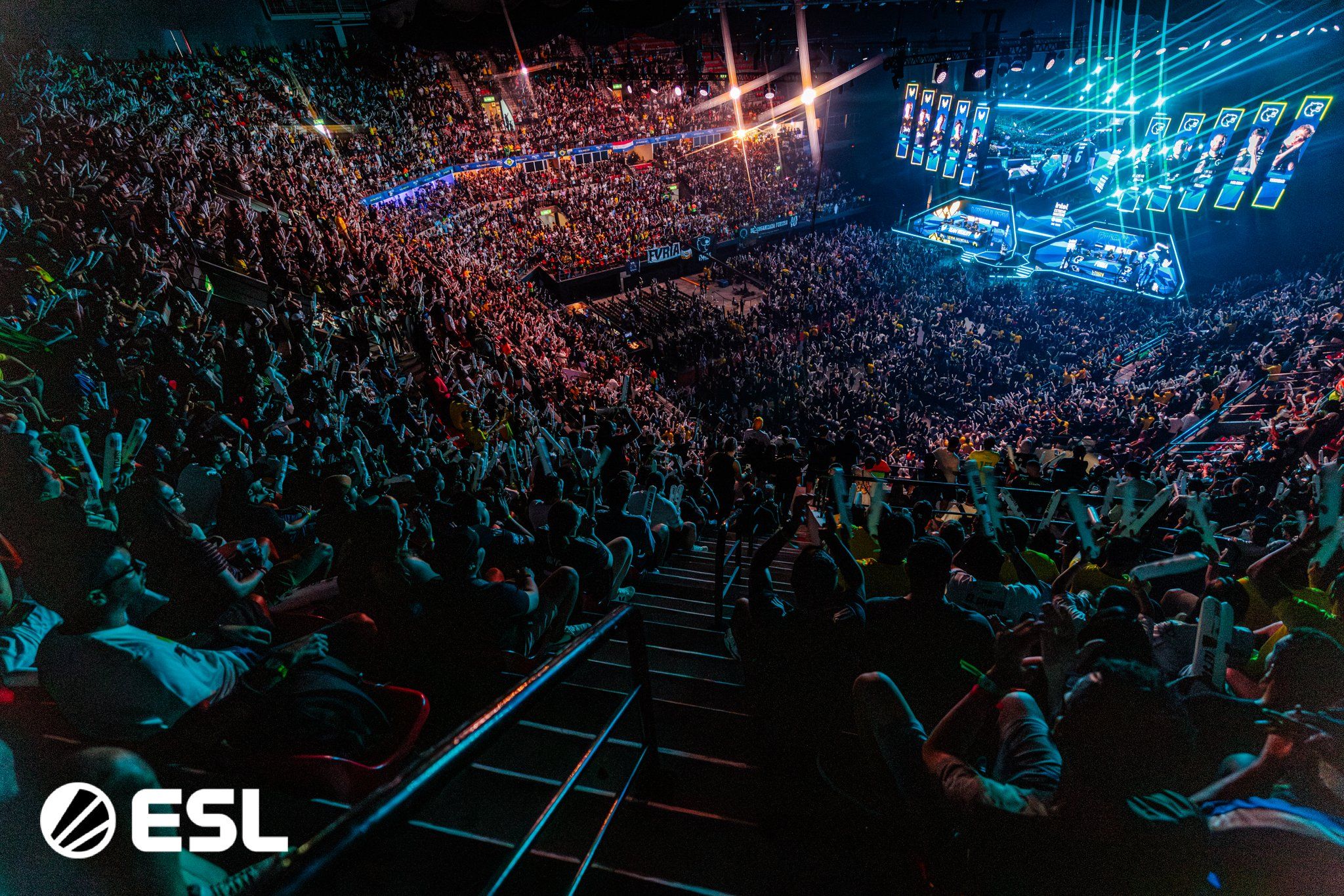Но главными фанатами команд всегда остаетесь вы — те, кто смотрит трансляции, приезжает на ивенты и, естественно, читает Cybersport.ru! | Фото: ESL FACEIT Group