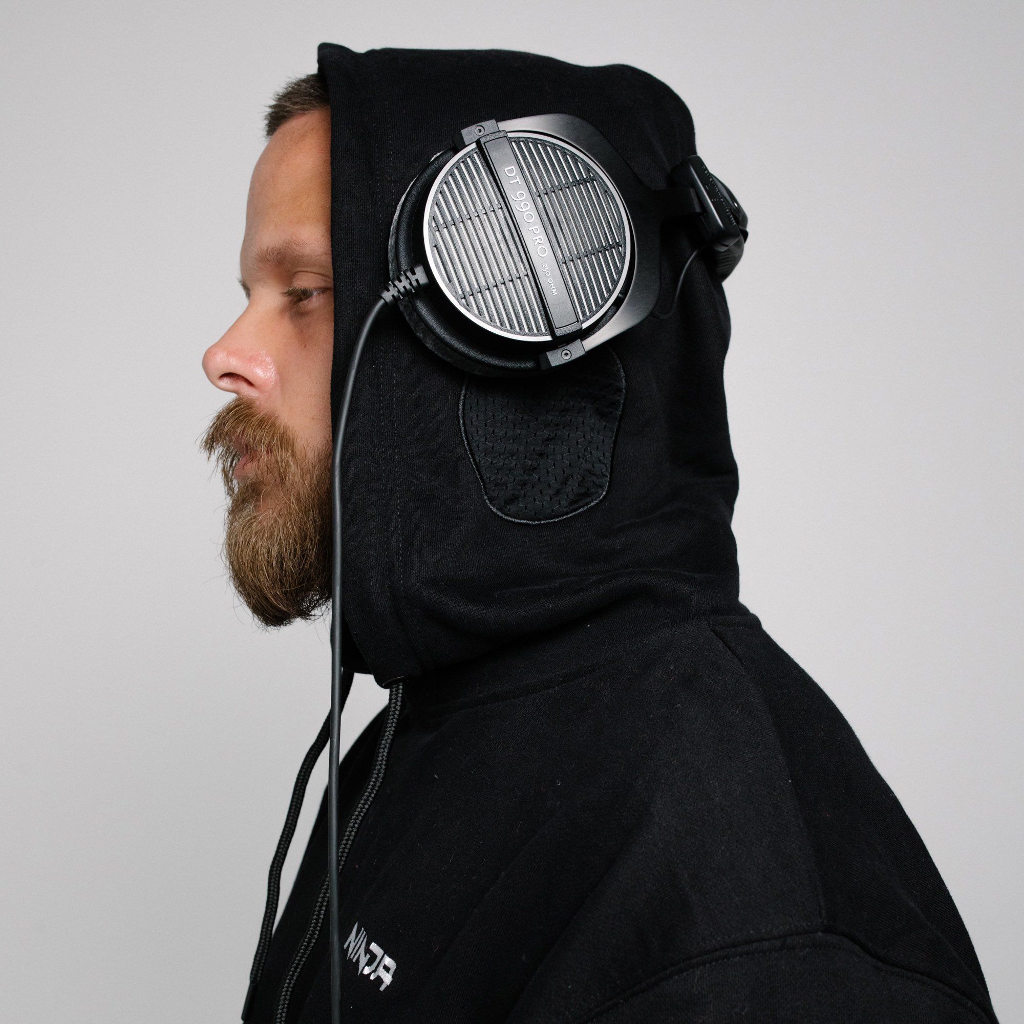 Толстовка от Ninja.
Источник: Ninja