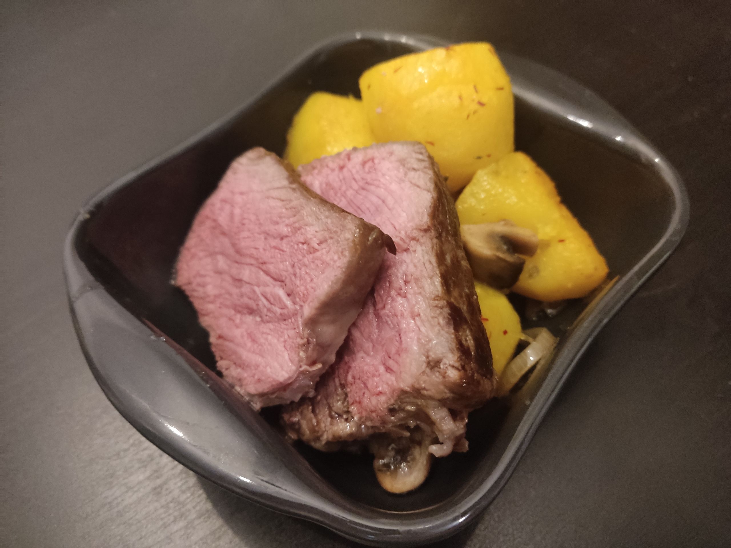 Выглядит не прямо впечатляюще, но лично мне даже не захотелось добавить украшательств. В простоте тоже есть свой шарм, знаете ли.