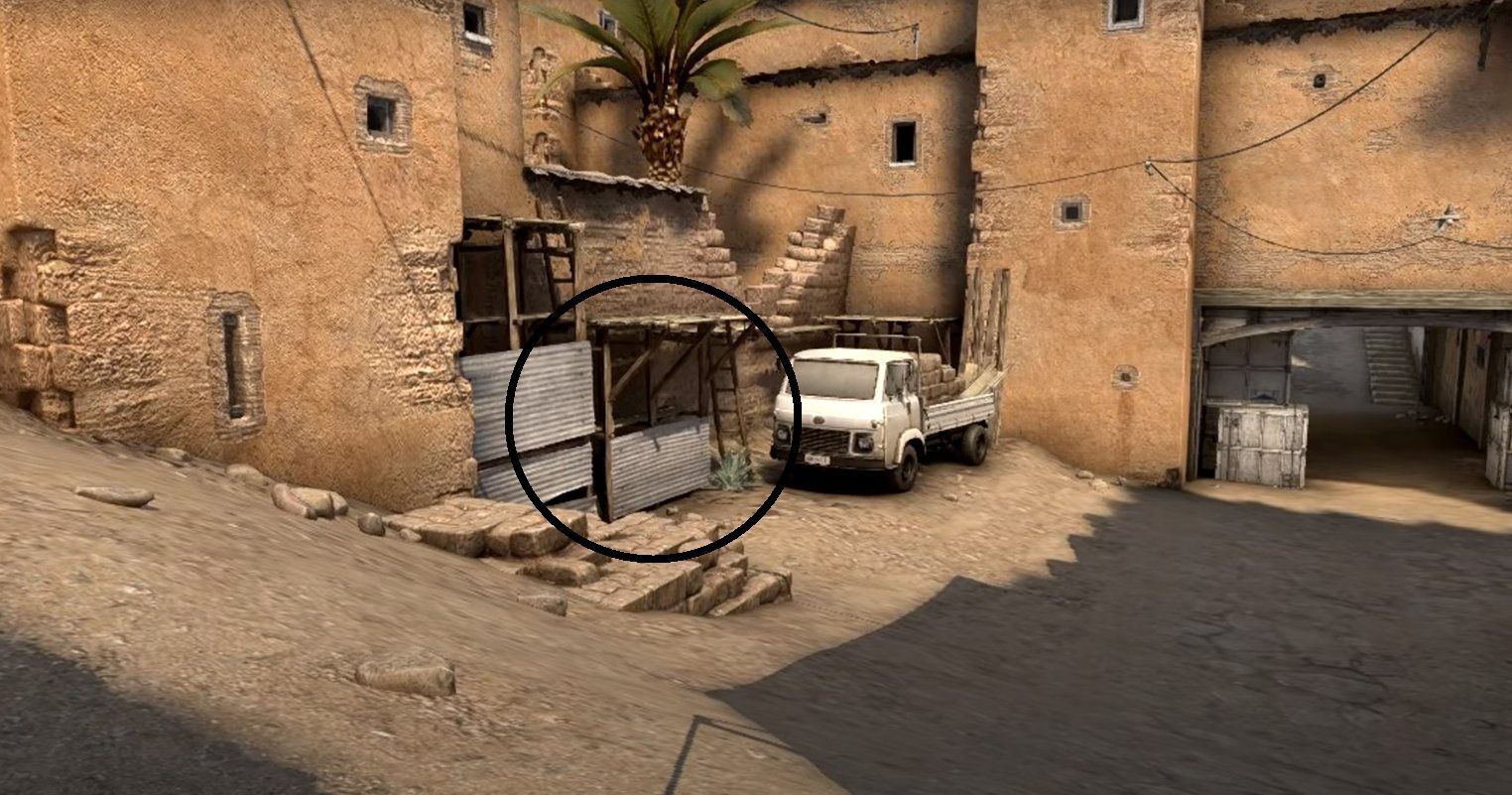 Старый шифер в центре Dust2