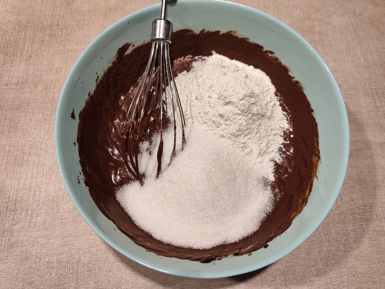 Вспомнили про муку и сахар!