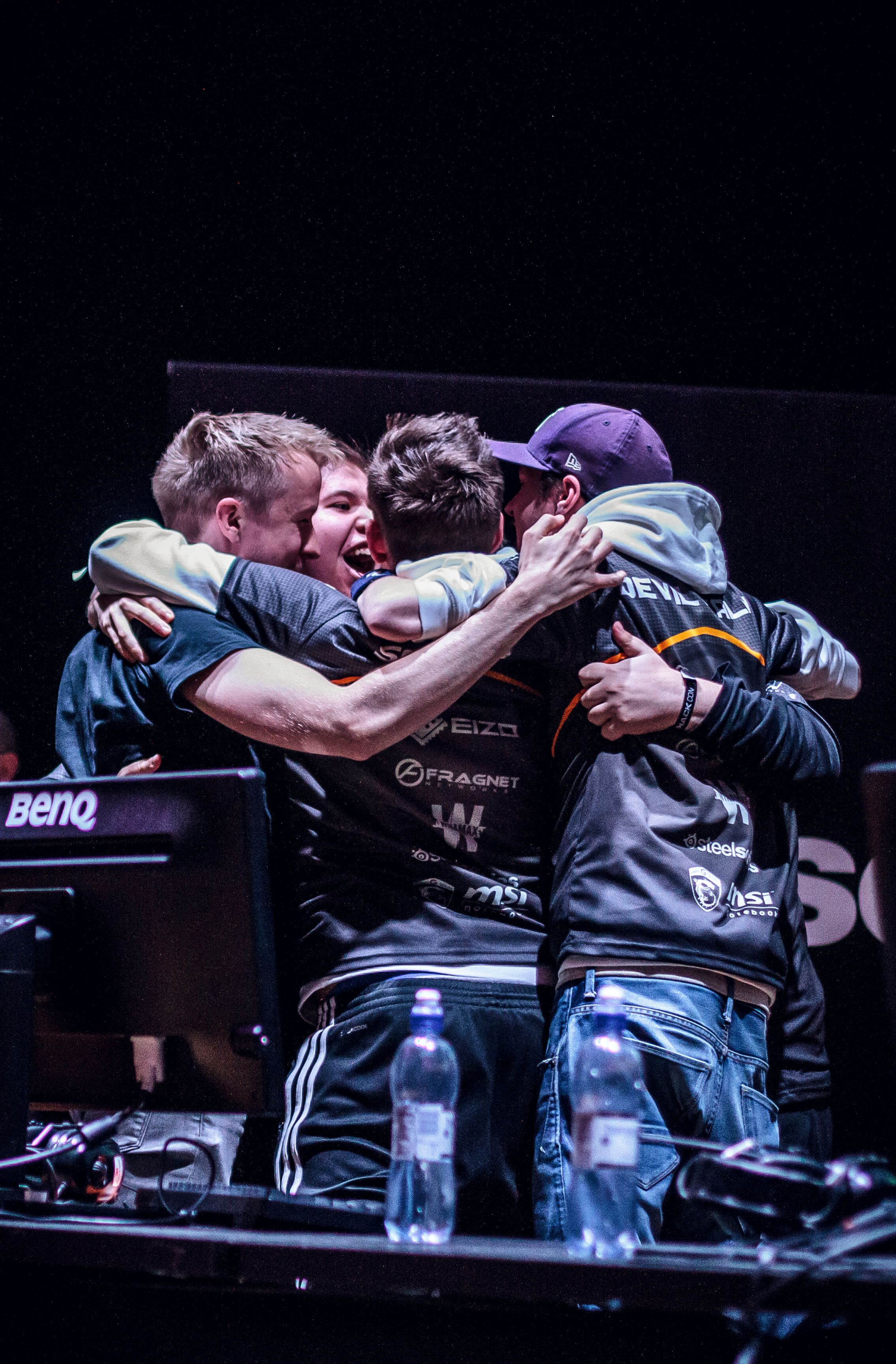 Falcons празднуют победу на DreamHack Winter 2013 | Фото: DreamHack