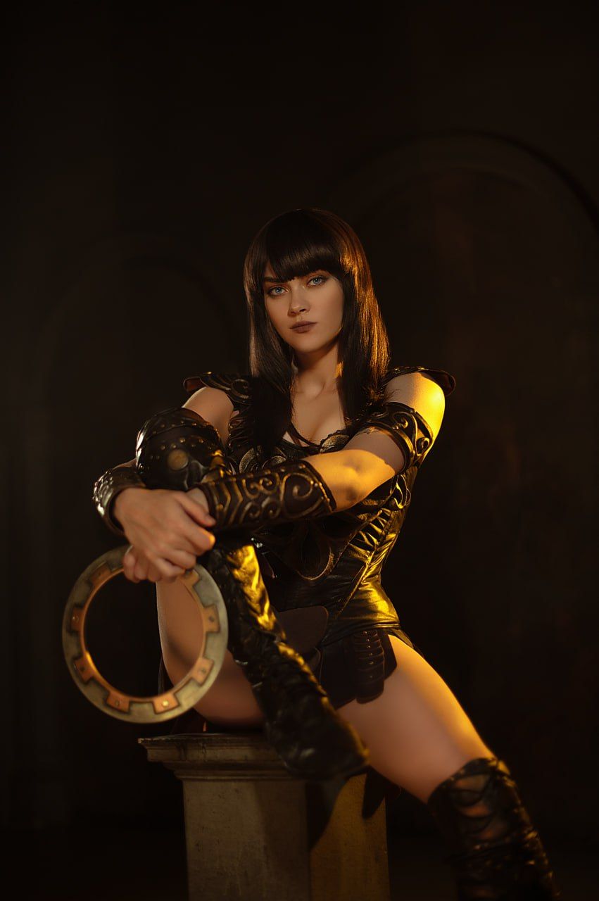 Косплей на Зену из сериала «Зена — королева воинов». Косплеер: Анна Nova Cosplay Вебер. Фотограф: B. Y. Photo+. 