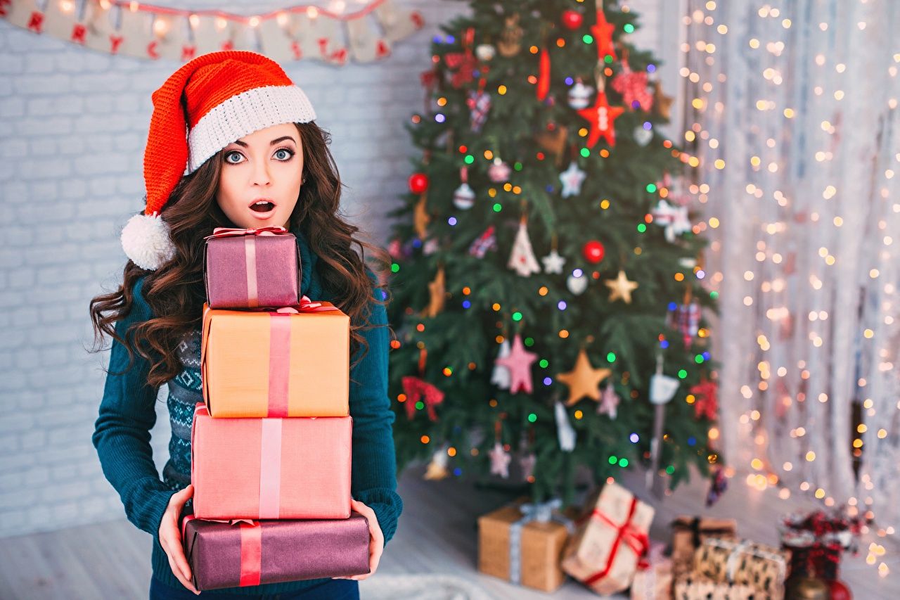 Крутые подарки геймеру на Новый год — подписка на Sneaky или набор для Half-Life: Alyx?