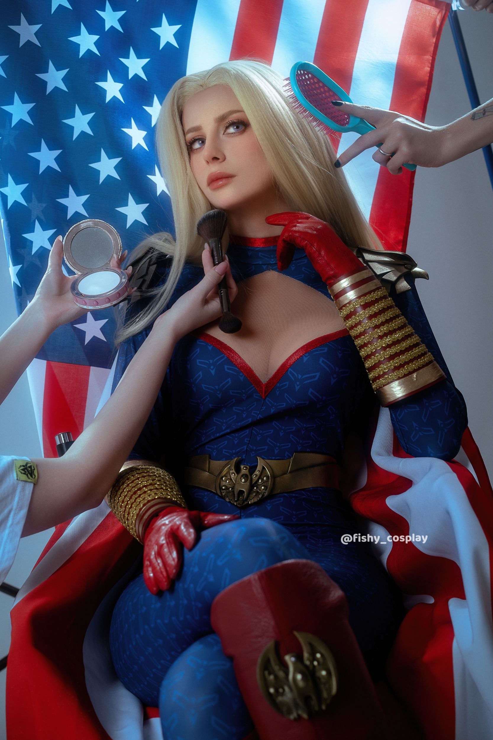 Косплей на Хоумлендера из сериала «Пацаны», женская версия. Косплеер: Дарья Fishy Кравец. Фотограф: Алена Филиппова. Источник: vk.com/fishycosplay