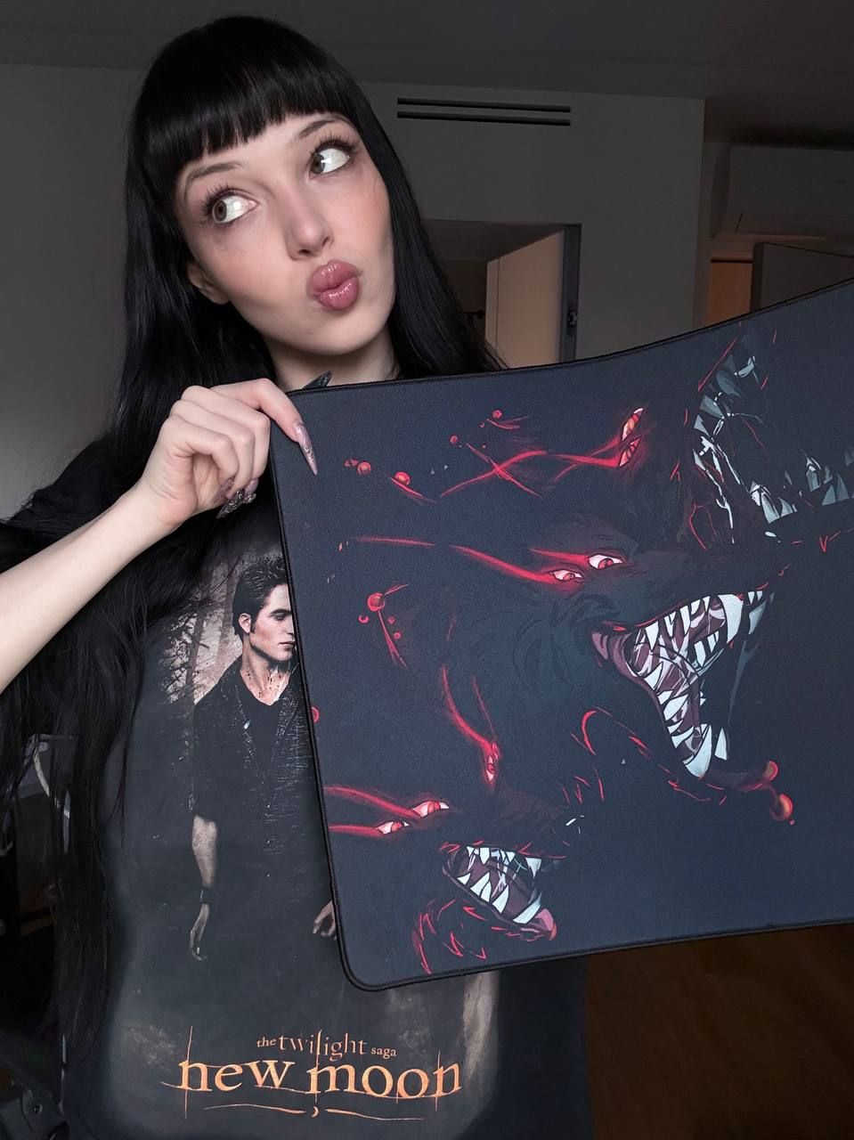 By_Owl и её коврик для мыши | Источник: канал by_Owl в Telegram