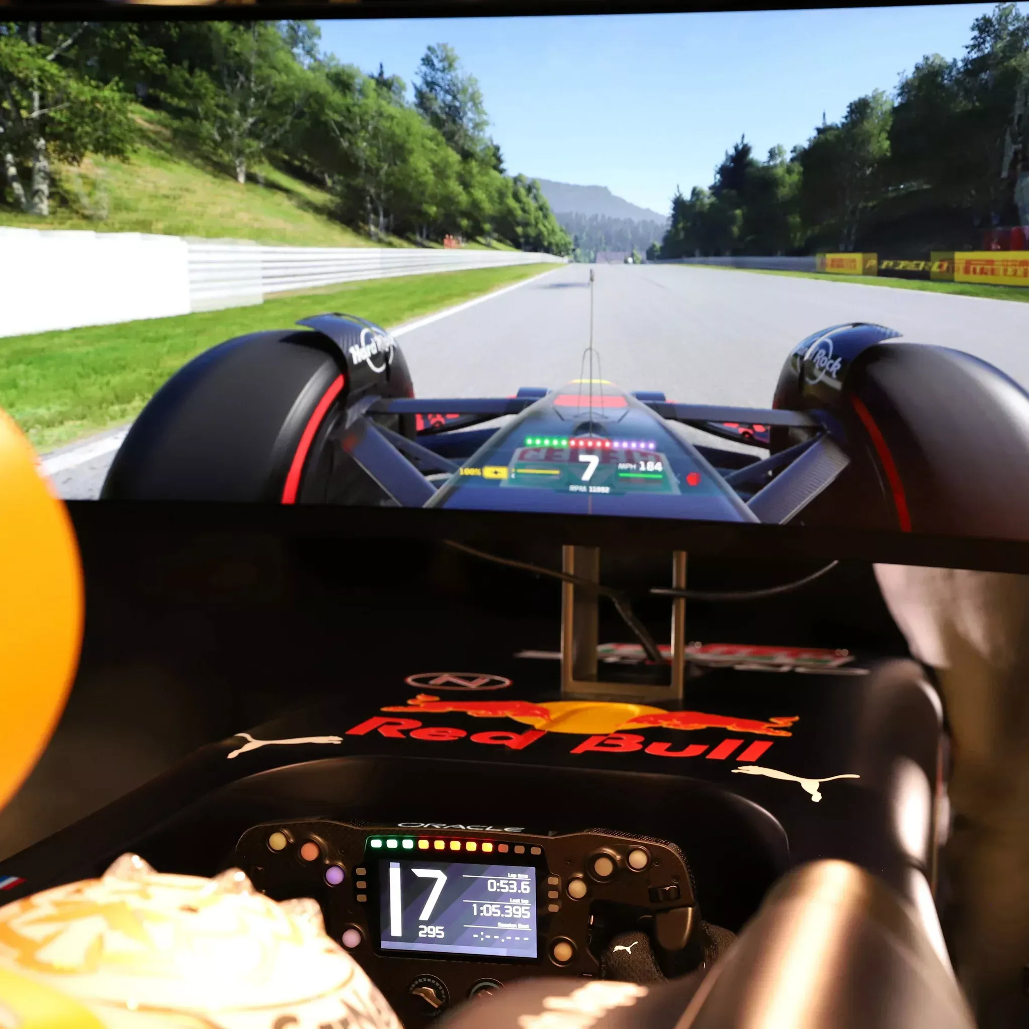 Гоночный симулятор от Red Bull | Источник: Carscoops