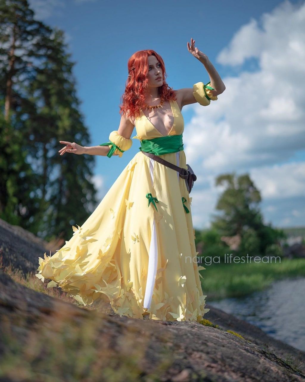 Косплей на Иду Эмеан аэп Сивней. Платье из Gwent: The Witcher Card Game. Косплеер: Наталья Narga Кочеткова. Источник: vk.com/lifestream_cosplay